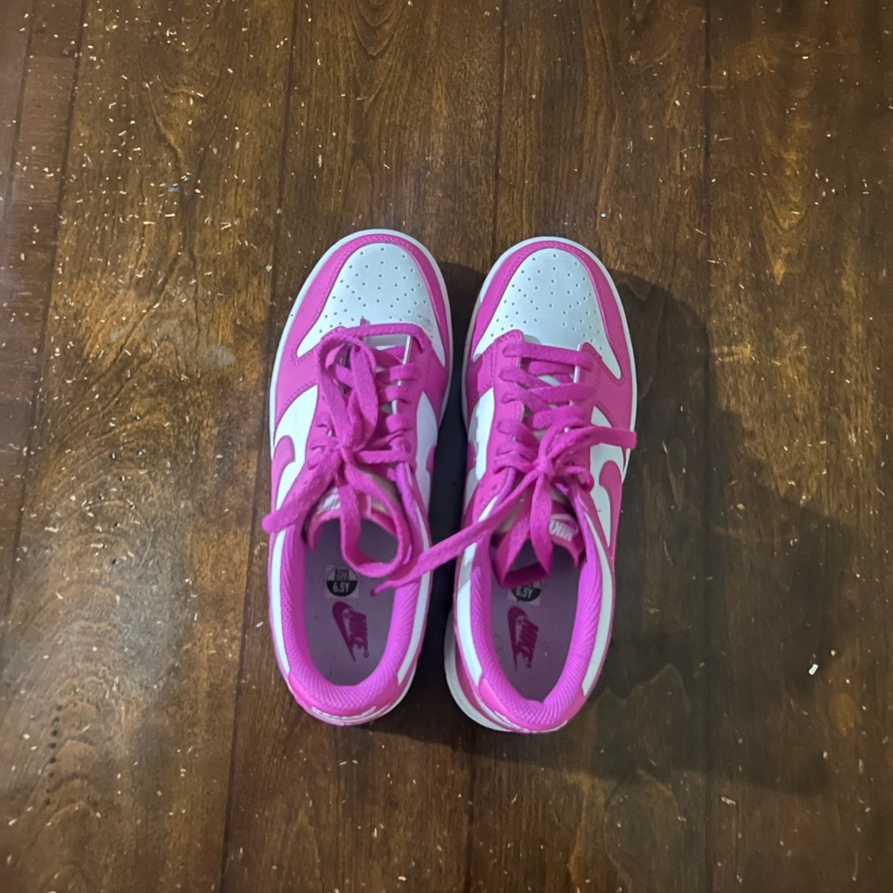 fuchsia Nike dunks